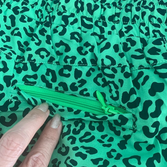 NWT Buff Bunny Flo Short V2 Green leopard short XS 
No longer available - Picture 6 of 6